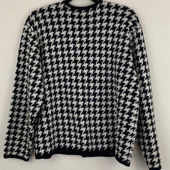 Crystal Kobe Houndstooth Knit Button Down Cardigan - Picture 4 of 4